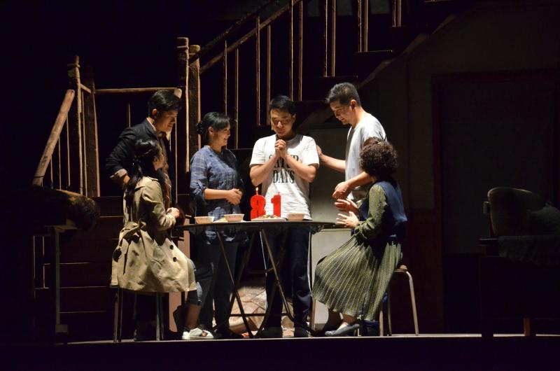 原創話劇《遙遠的她》首演青島市話劇院昨日發布全年演出計劃