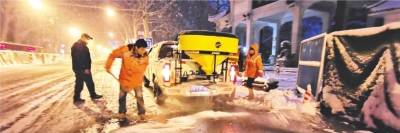 大雪突降，長江日?qǐng)?bào)記者探訪各行各業(yè)從容應(yīng)對(duì)，武漢迎來瑞雪豐年