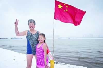 大雪突降，長江日?qǐng)?bào)記者探訪各行各業(yè)從容應(yīng)對(duì)，武漢迎來瑞雪豐年