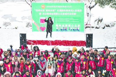 大雪突降，長江日?qǐng)?bào)記者探訪各行各業(yè)從容應(yīng)對(duì)，武漢迎來瑞雪豐年
