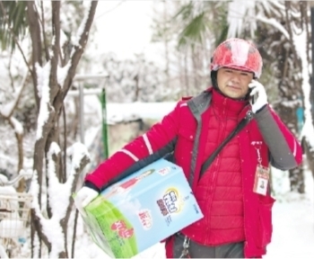 大雪突降，長江日?qǐng)?bào)記者探訪各行各業(yè)從容應(yīng)對(duì)，武漢迎來瑞雪豐年