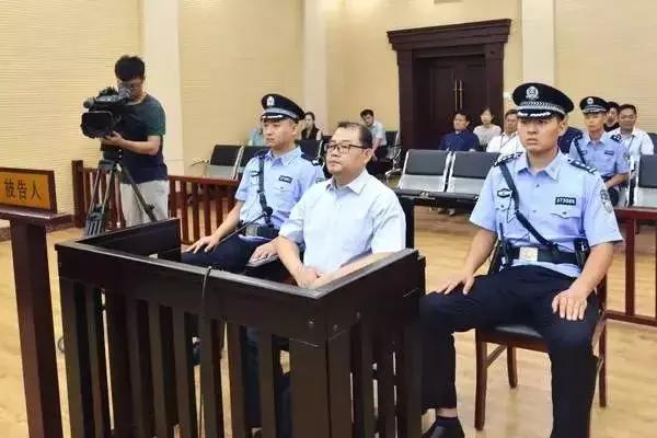 縣委書記升職后，遭原下屬敲詐勒索60萬