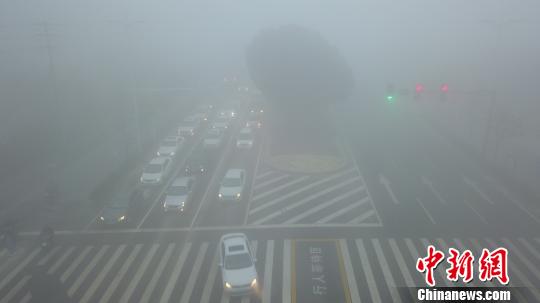 江蘇發布今年首個大霧紅警 多地能見度小于50米