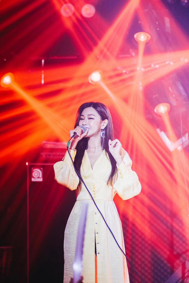 拿下年度女主播榜首 單月吸粉700萬 張禾禾現在是抖音一姐了？