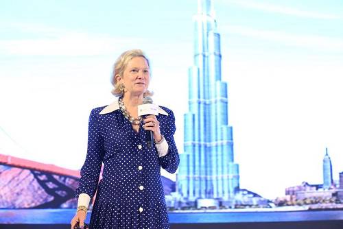 （GSV基金管理合伙人、ASU-GSV教育科技峰會聯合創始人DeborahQuazzo）