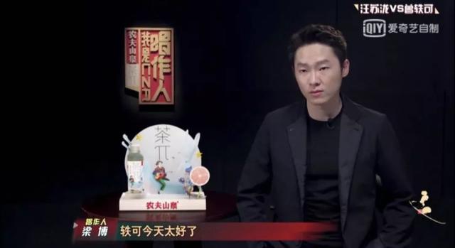 被罵十年才翻紅，因?yàn)閼粰C(jī)場(chǎng)工作人員又被群嘲？曾軼可在想什么？